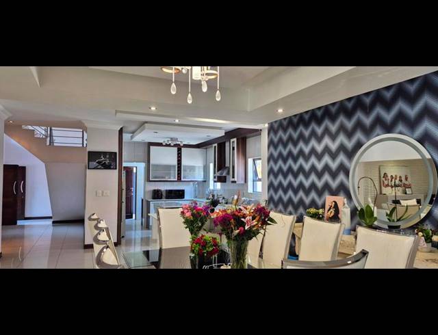 6 BEDROOM HOUSE FOR SALE IN MIDLANDS ESTATE